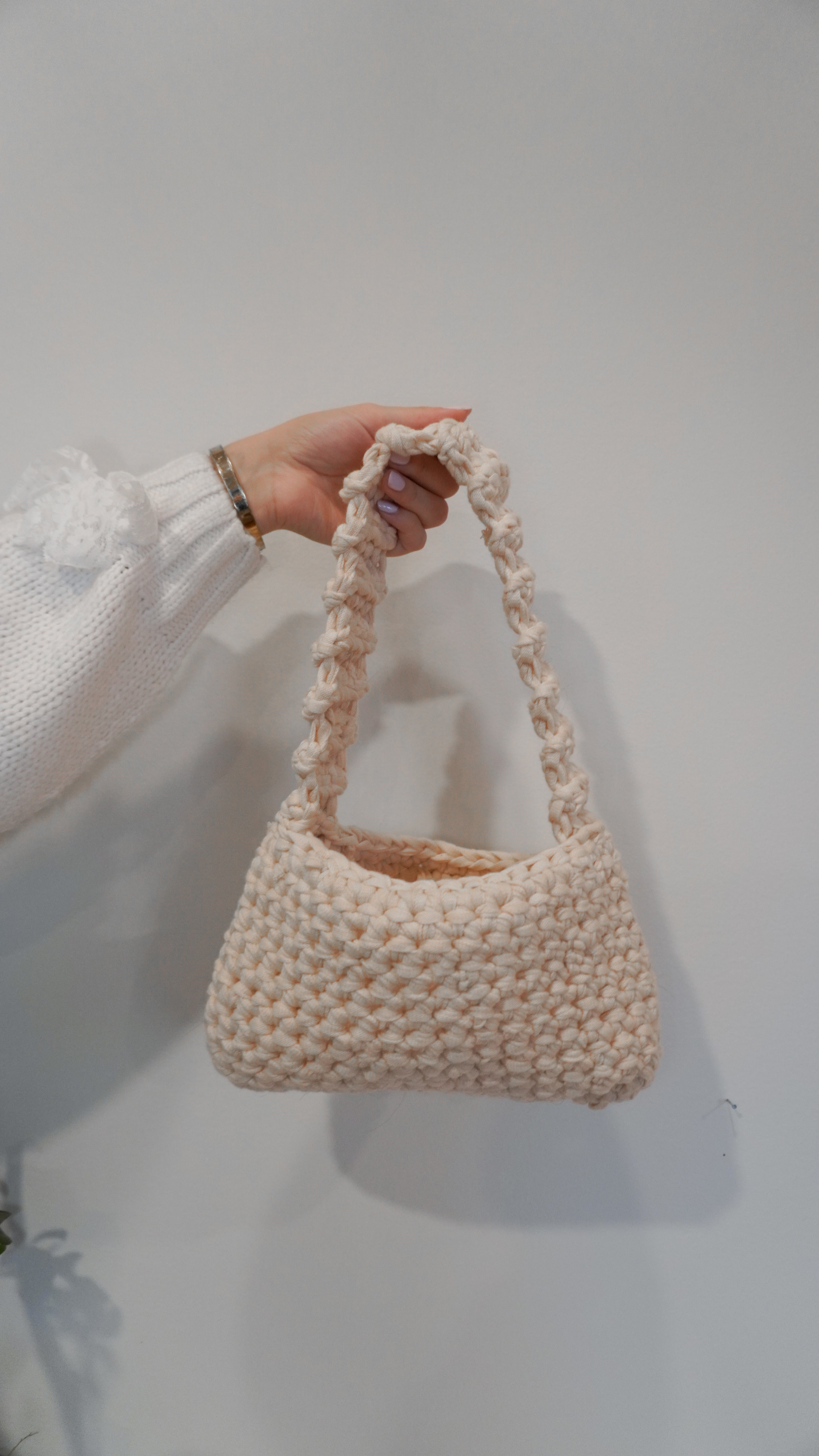 Crochet Pattern and Video Tutorial: The Gigi Crossbody and Shoulder Bag