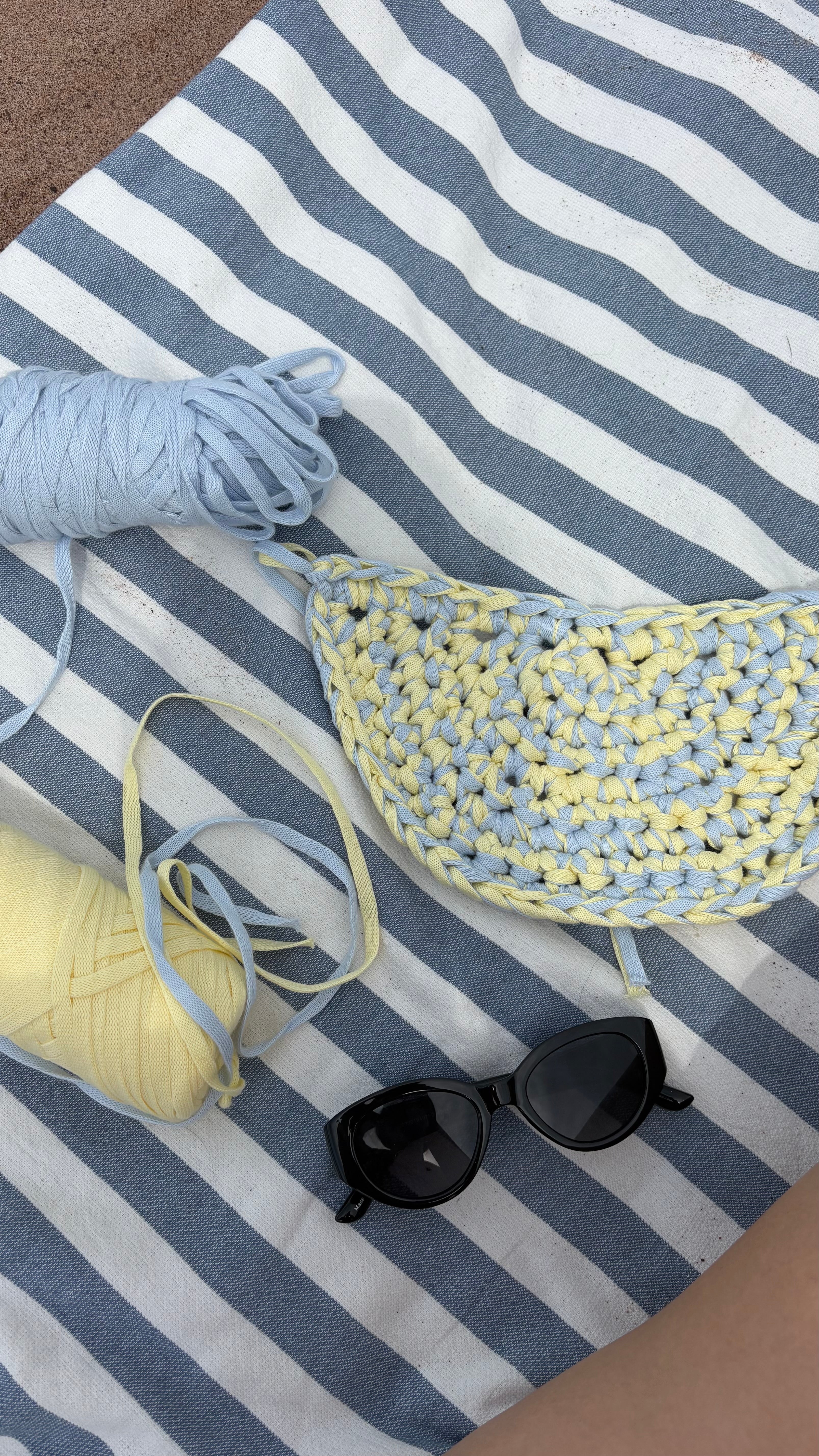 Crochet Pattern and Video Tutorial: The Moonbeam Crossbody Bag